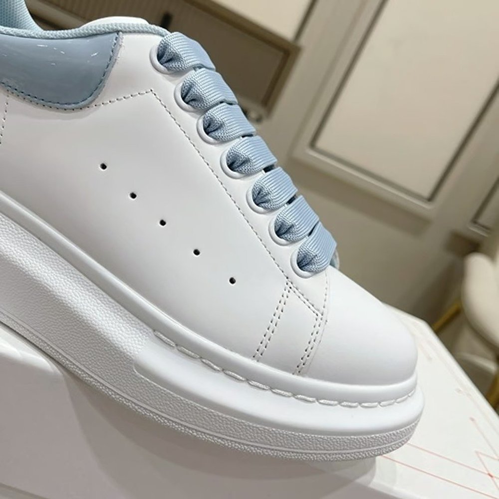 Women's sneakers - Picture 7 of 7